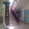 Scuola Primaria Fiuggi : le scale che portano ai laboratori e alla biblioteca